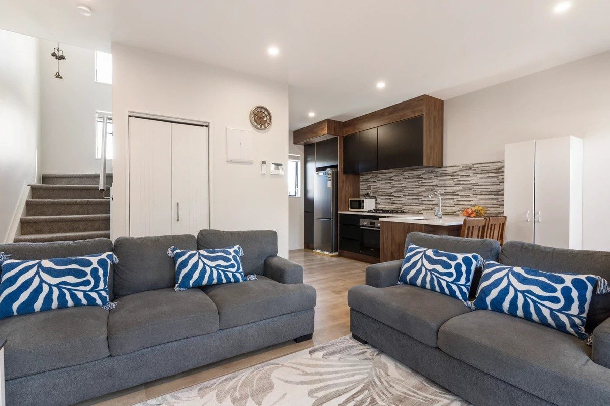 44 Picturesque Drive, Flat Bush, Auckland - Carousel 2