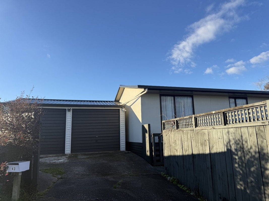 43 Elizabeth Drive, West Harbour, Auckland - Carousel 1