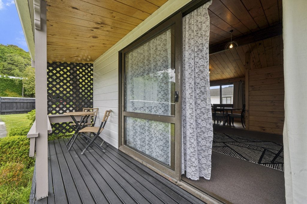 10 Jasper Grove, Birchville, Upper Hutt - Carousel 2