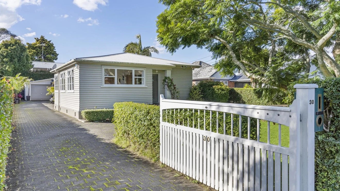 30 Ferguson Avenue, Greenlane, Auckland - Carousel 1