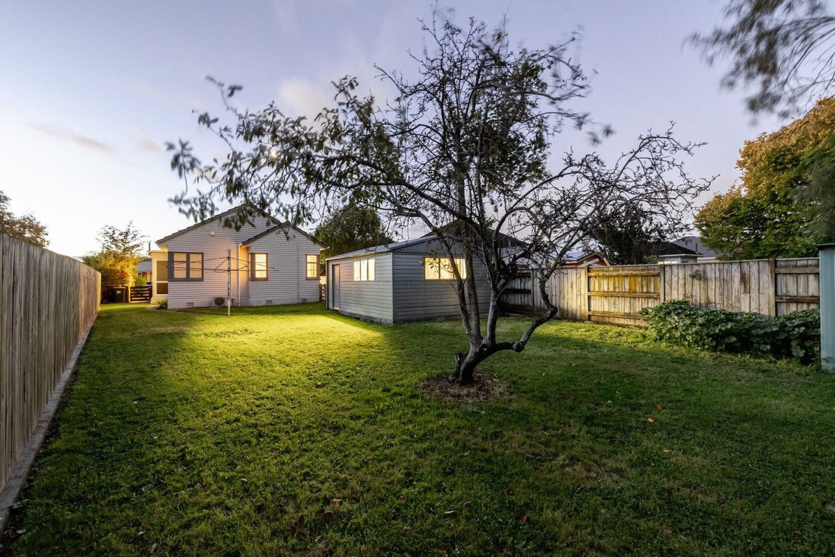 27 Savage Crescent, West End, Palmerston North - Carousel 17