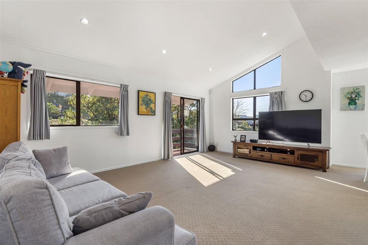 9 Honeysuckle Lane, Mairangi Bay, Auckland - Carousel 2