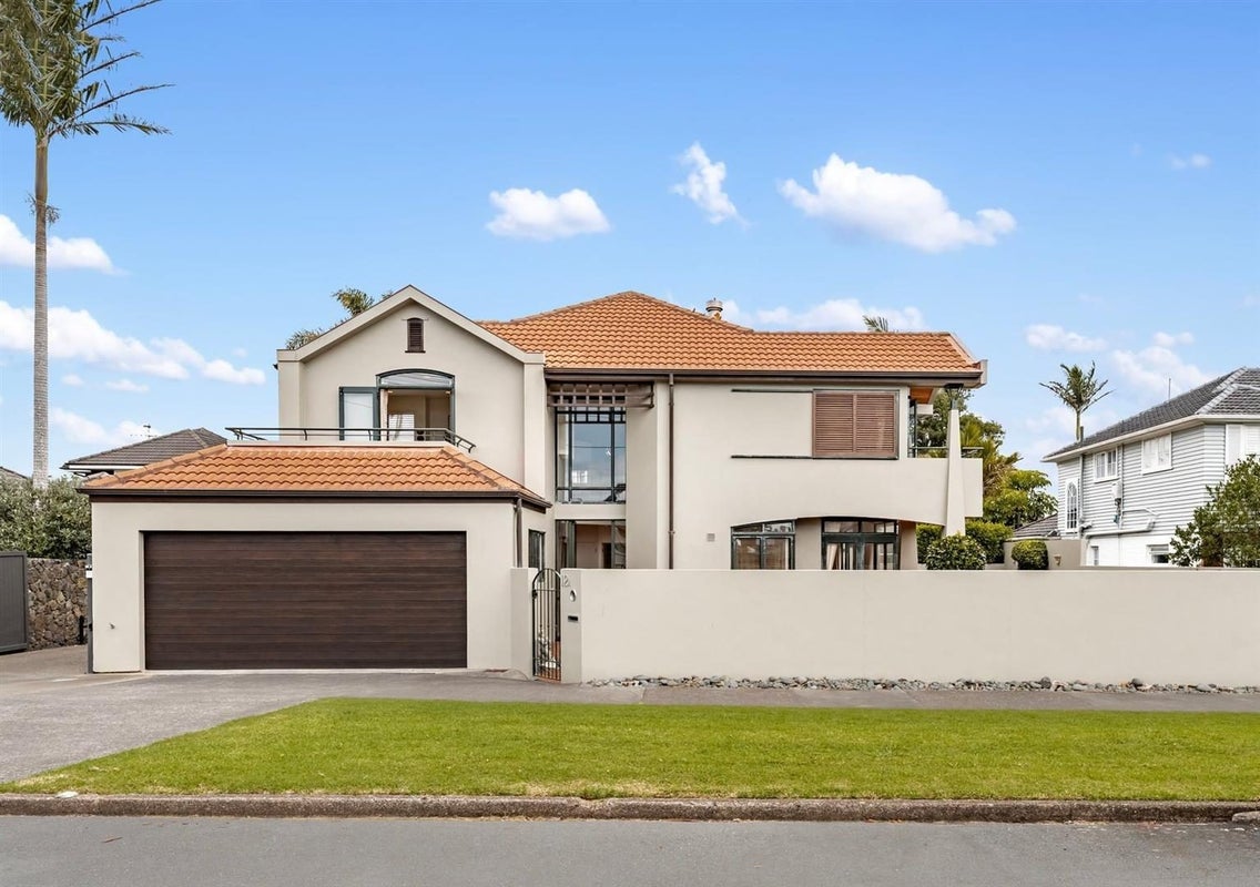 12A Saltburn Road, Milford, Auckland - Carousel 1