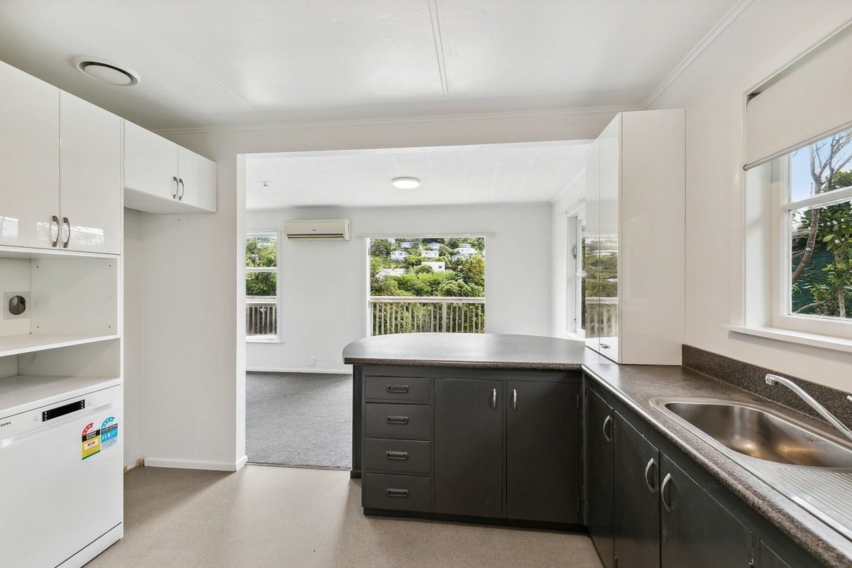 8 Westleigh Way, Newlands, Wellington - Carousel 2