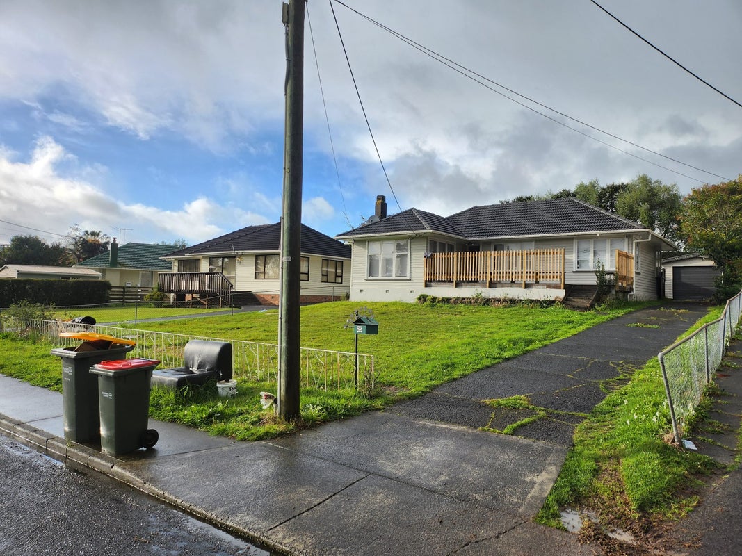 26 Wilsher Crescent, Henderson, Auckland - Carousel 1
