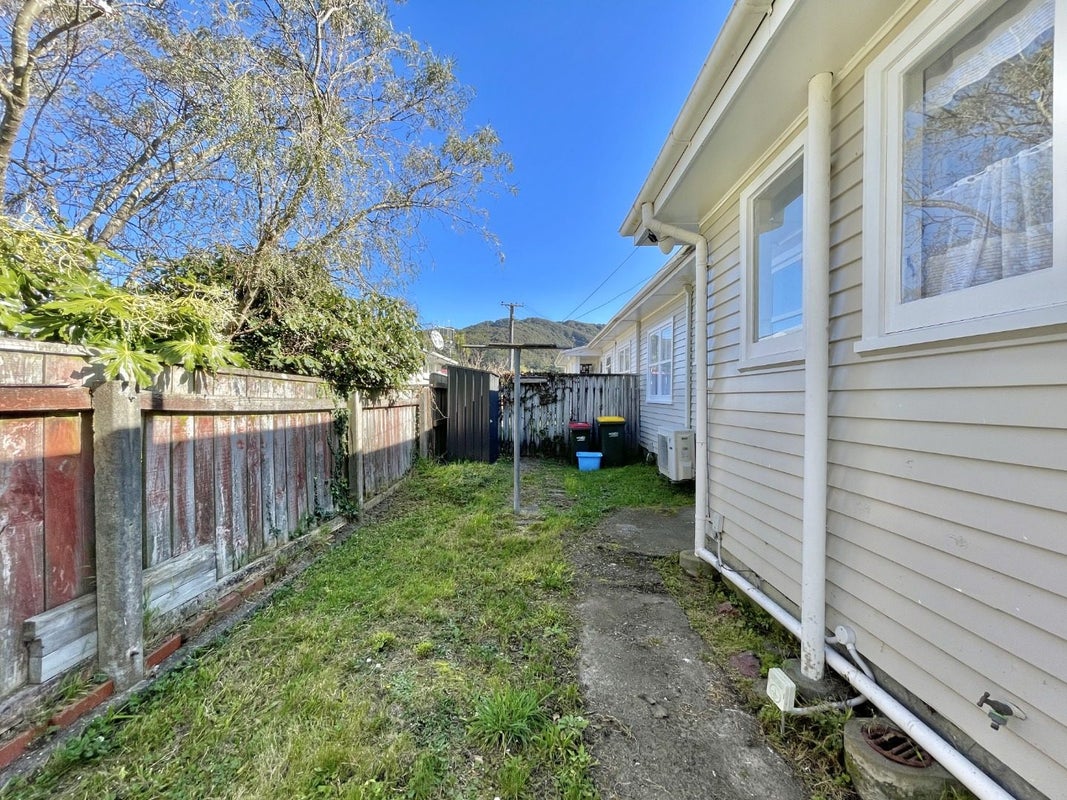 12B KONINI ST , Wainuiomata, WAINUIOMATA - Carousel 11