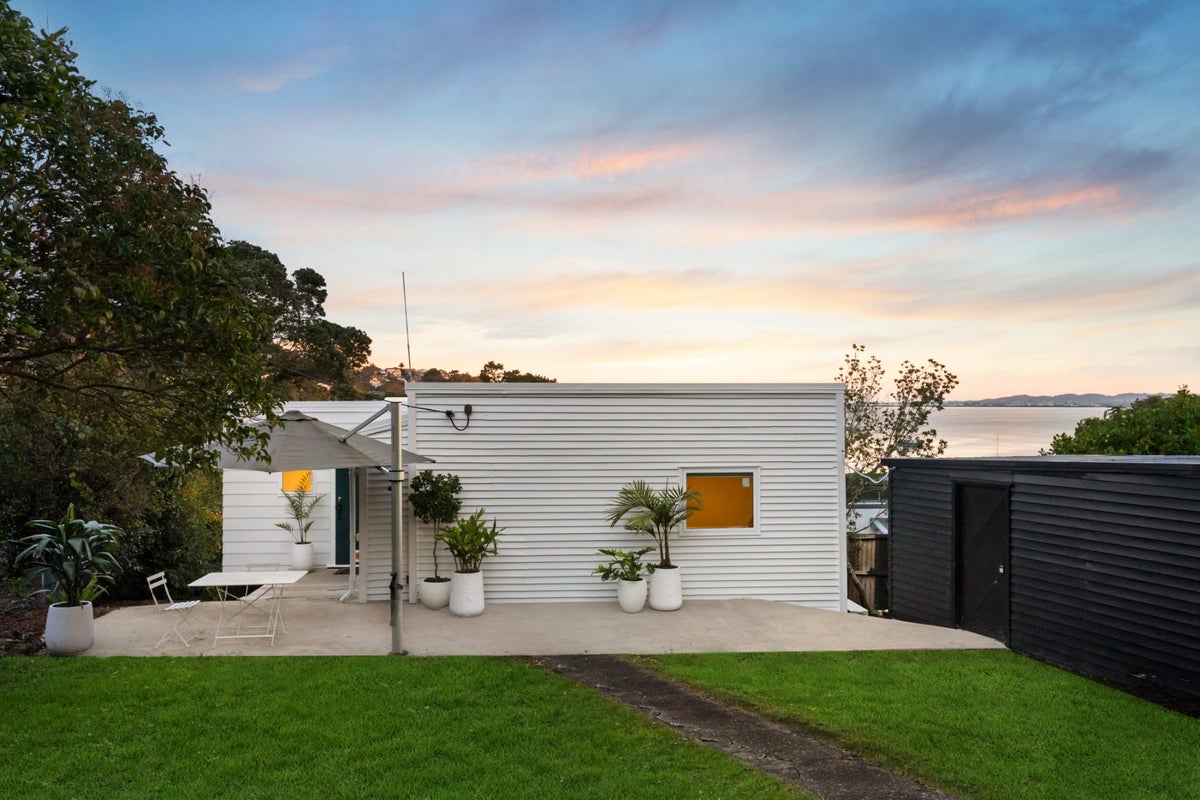 42 Neptune Avenue, Beach Haven, Auckland - Carousel 2