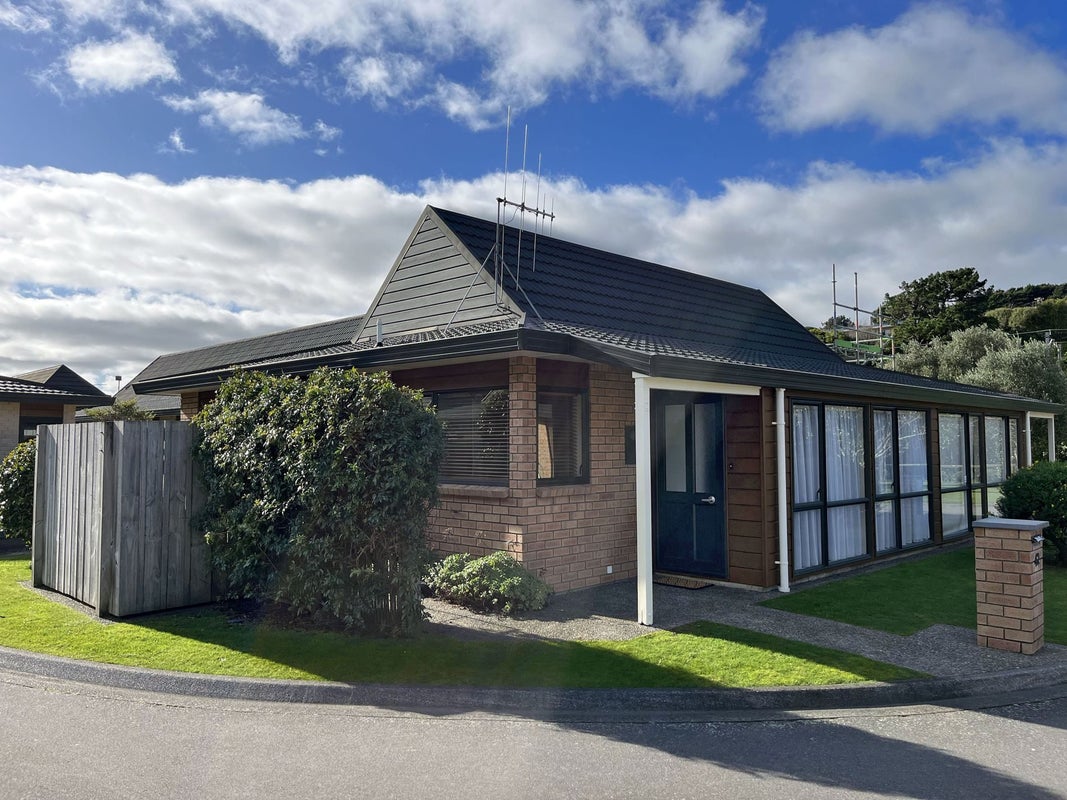 42/42 Main Road, Tawa, Wellington - Carousel 1