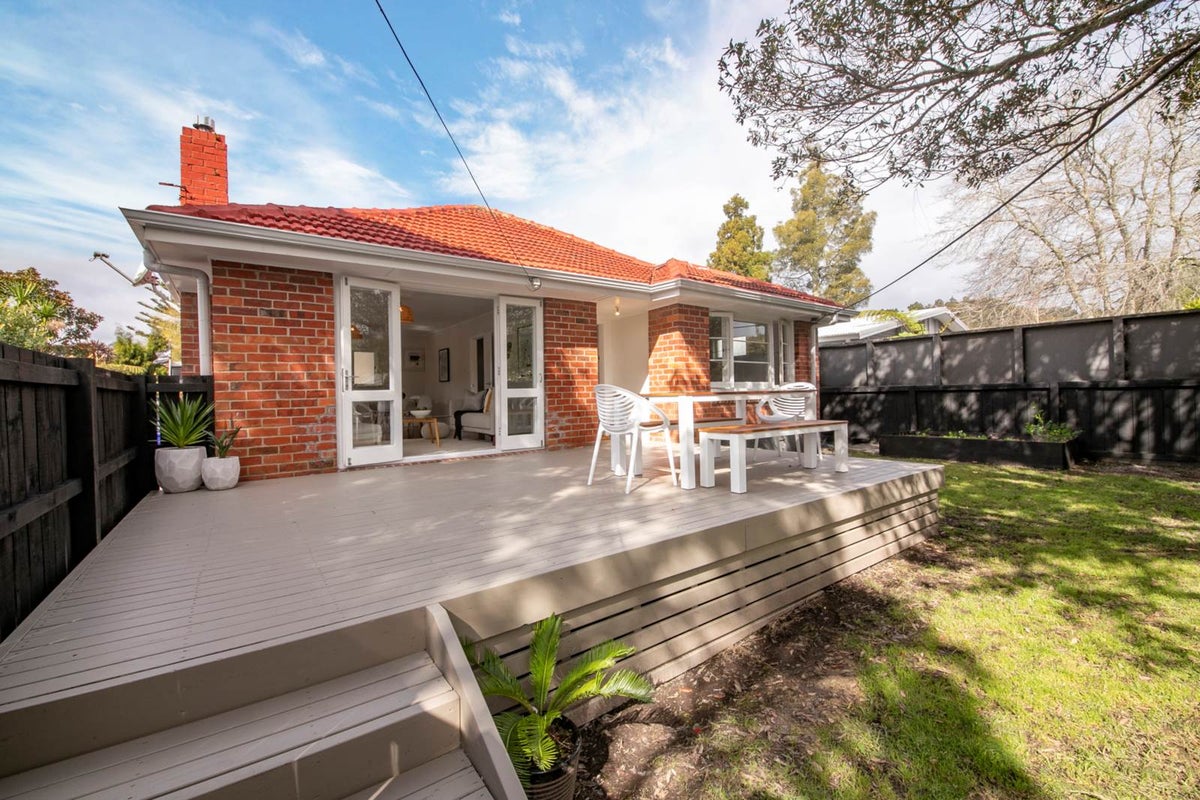 1/140 Atkinson Road, Titirangi, Auckland - Carousel 2