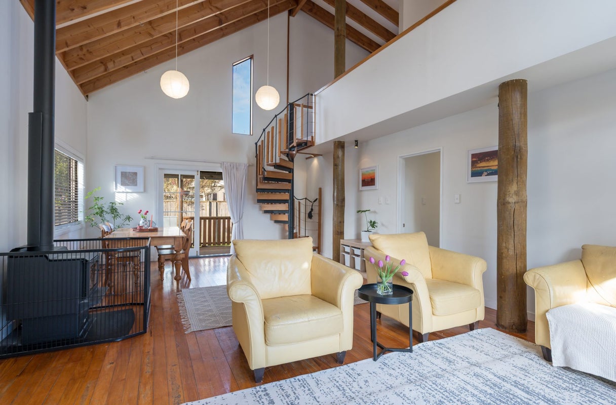 13 Woodland Place, Richmond, Richmond - Carousel 1