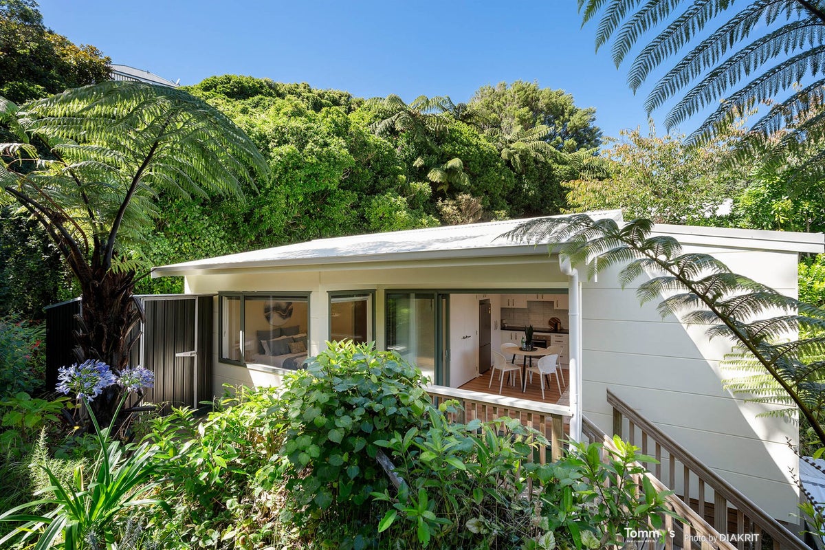 2 Huntingdon Street, Northland, Wellington - Carousel 1
