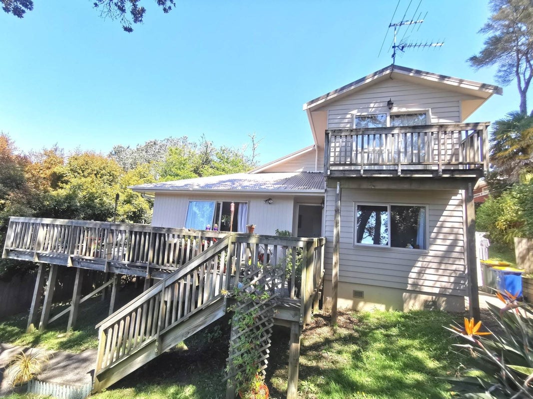 19A Harrybrook Road, Green Bay, Auckland - Carousel 2