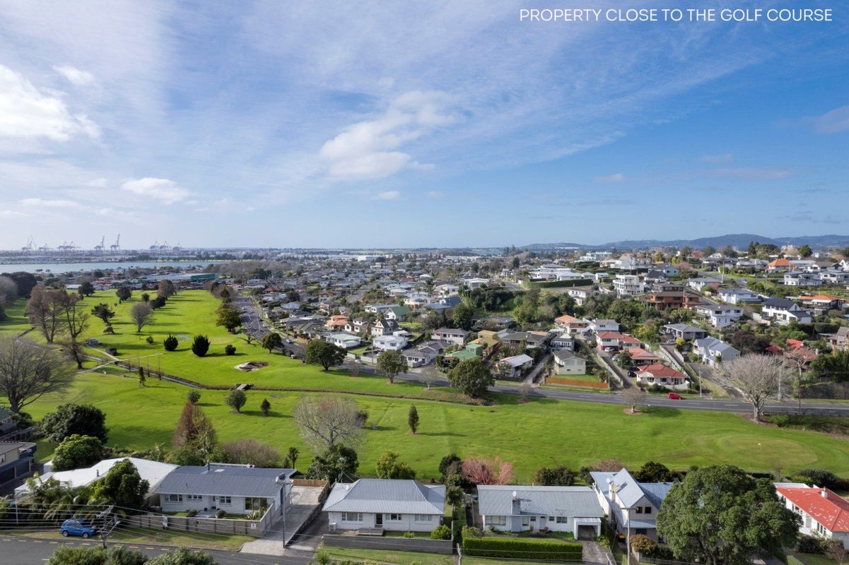 12A Seaview Road, Otumoetai, Tauranga - Carousel 20
