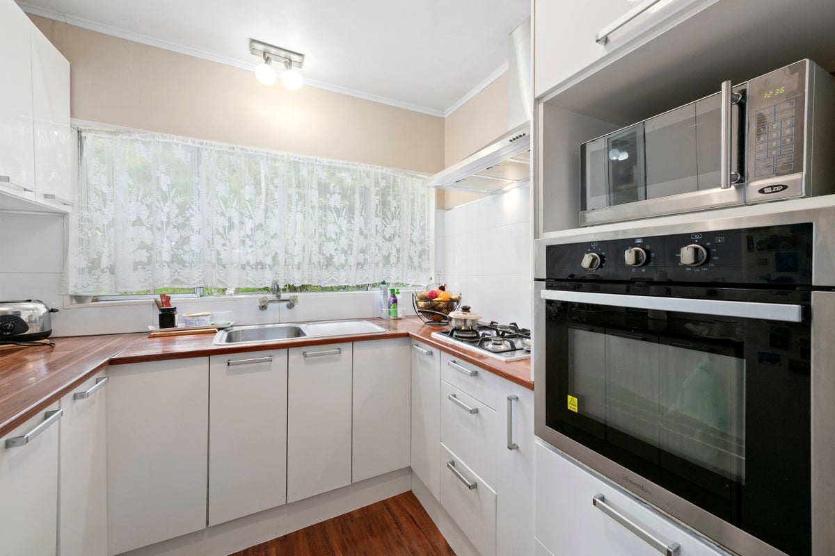 50 Lincoln Avenue, Tawa, Wellington - Carousel 2