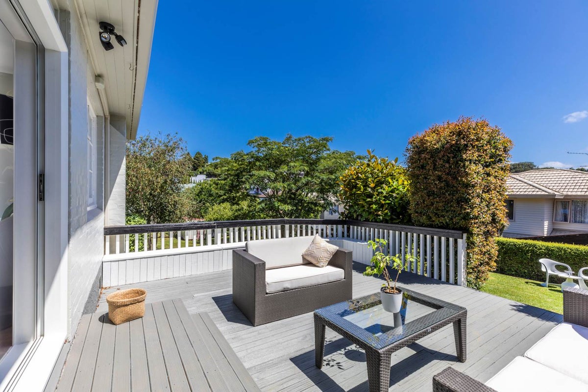 6 Budock Road, Hillsborough, Auckland - Carousel 2