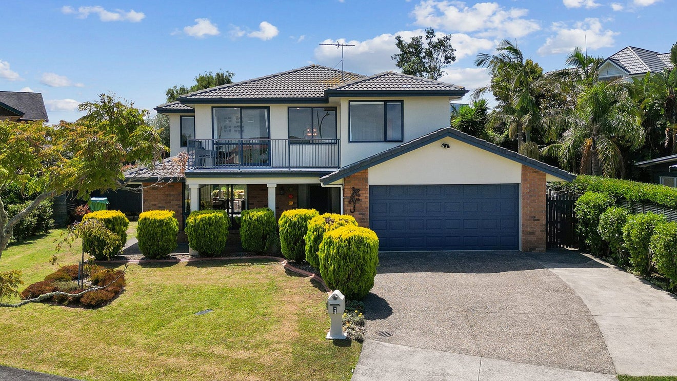 4 Waikura Drive, Te Atatu Peninsula, Auckland - Carousel 1