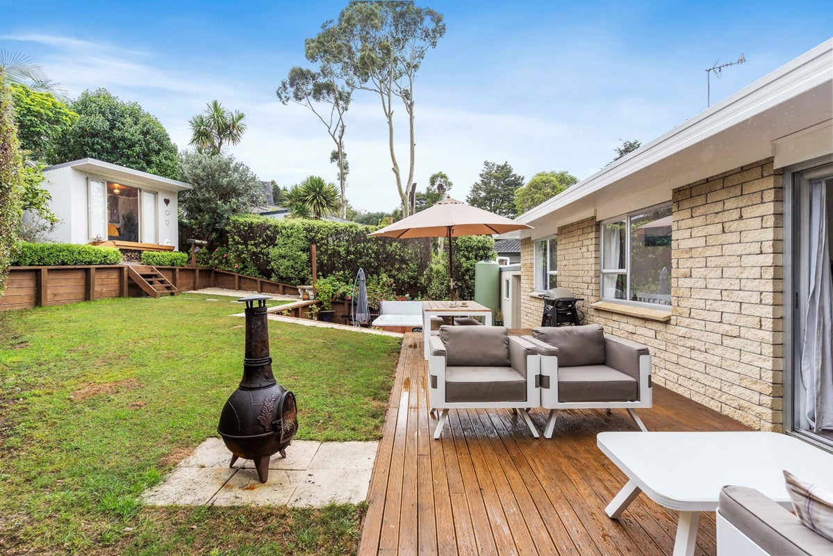 1/62 Cyclarama Crescent, Massey, Auckland - Carousel 1