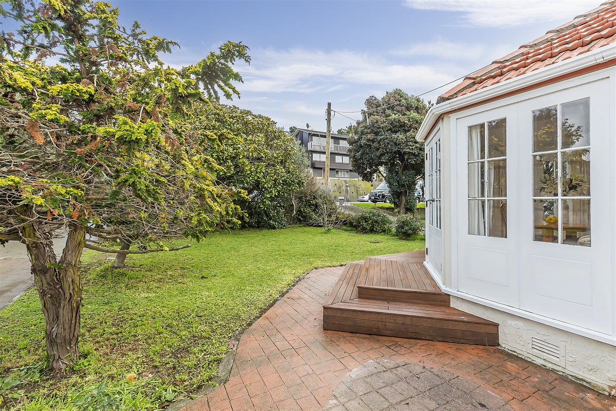 108 Main Road, Tawa, Wellington - Carousel 19