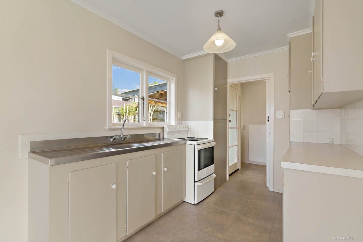 21 Sheridan Drive, New Lynn, Auckland - Carousel 18