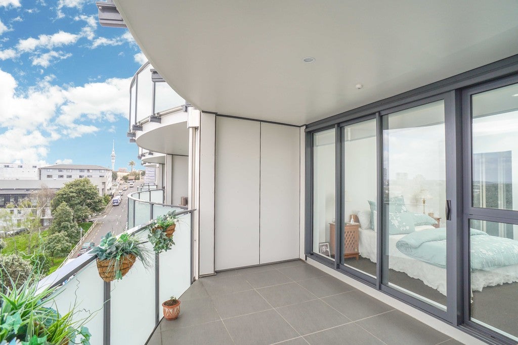 20/8 Basque Road, Eden Terrace, Auckland - Carousel 1
