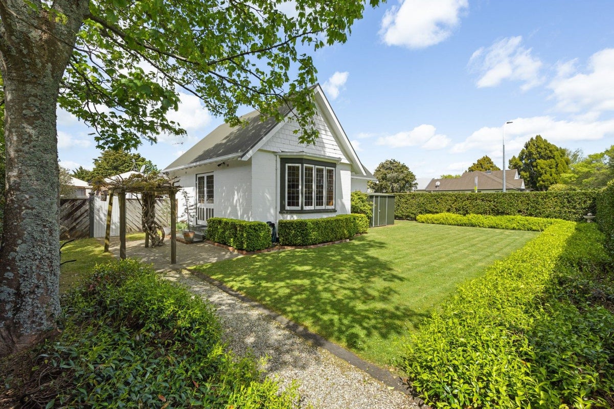 570 Grey Street, Hamilton East, Hamilton - Carousel 1