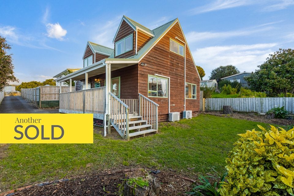 1/6 Beverly Place, New Lynn, Auckland - Carousel 1