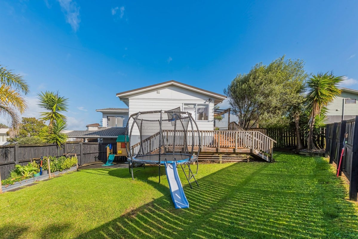 2/26 Midgley Road, West Harbour, Auckland - Carousel 1