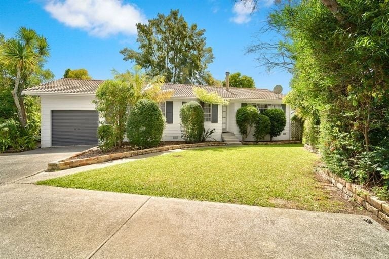 50 Oaktree Avenue, Browns Bay, Auckland - Carousel 1