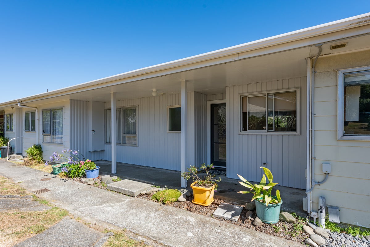 7/10 Petherick Crescent, Johnsonville, Wellington - Carousel 2