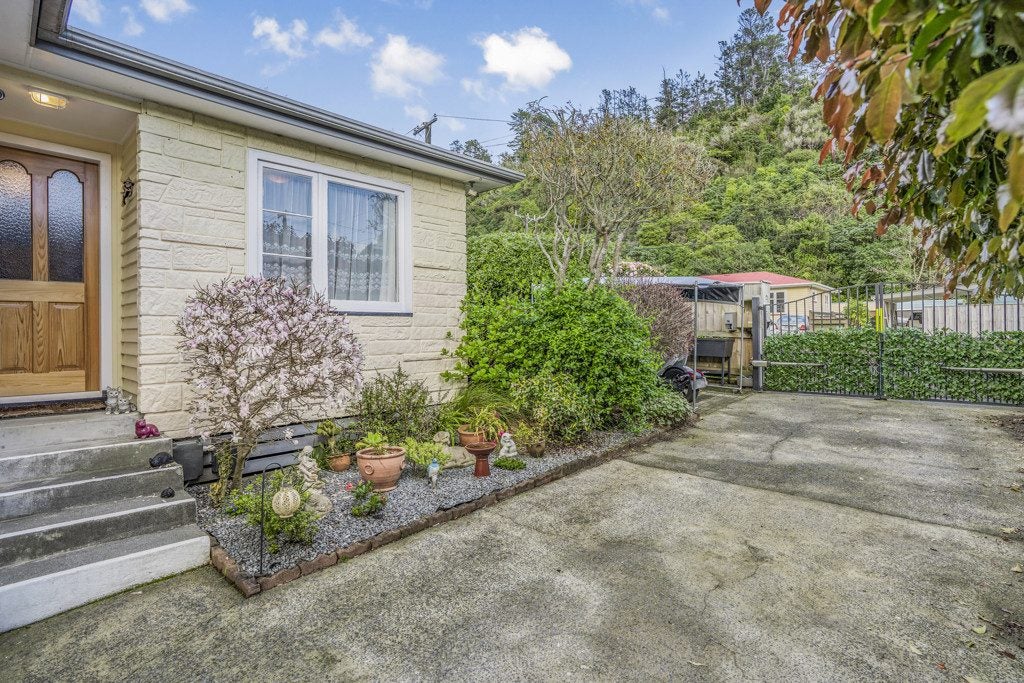 21 Sunny Grove, Wainuiomata, Lower Hutt - Carousel 2