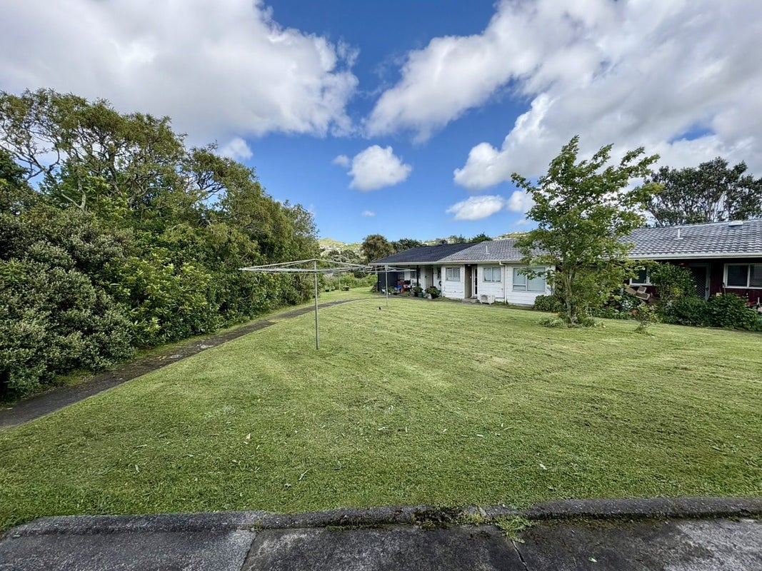 1/10 Petherick Crescent, Johnsonville, Wellington - Carousel 9