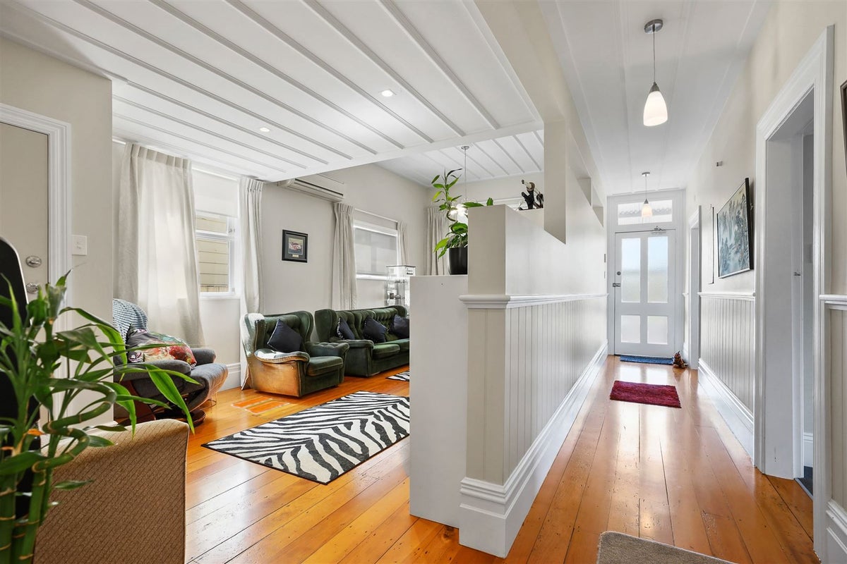 207 Willoughby Street, Thames, Thames - Carousel 1
