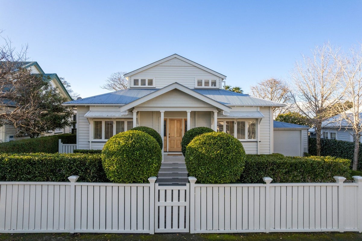 5 Clarence Road, Northcote Point, Auckland - Carousel 1