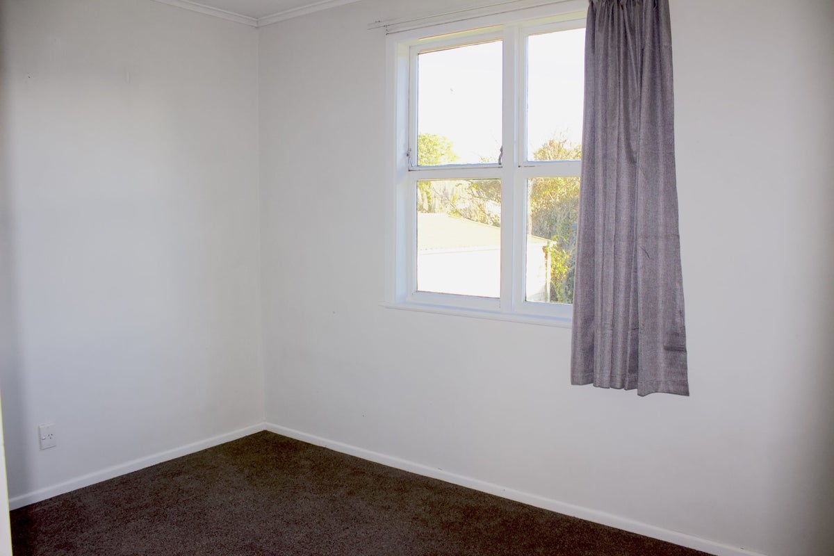 16 Tonkin Drive, Sunnynook, Auckland - Carousel 6