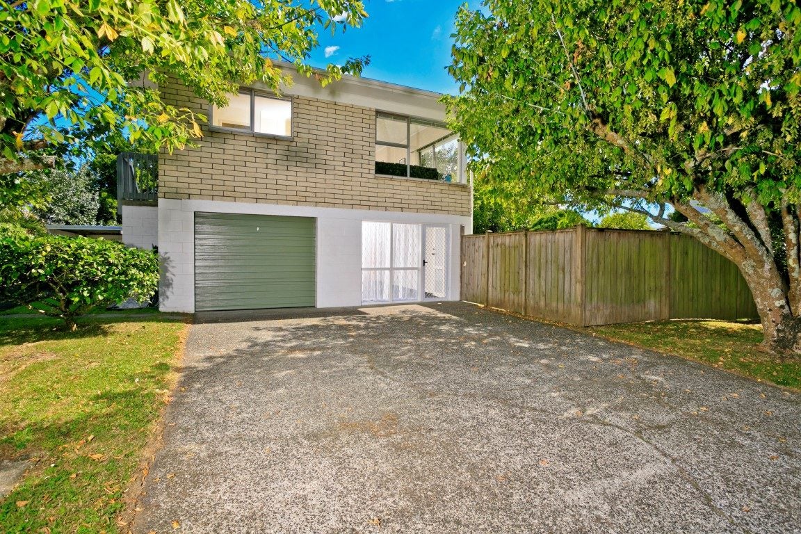 12 Uppingham Crescent, Hillcrest, Auckland - Carousel 1
