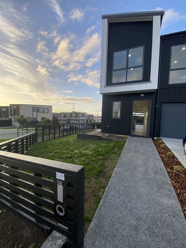 14 Pukanui Avenue, Totara Park, Auckland - Carousel 1