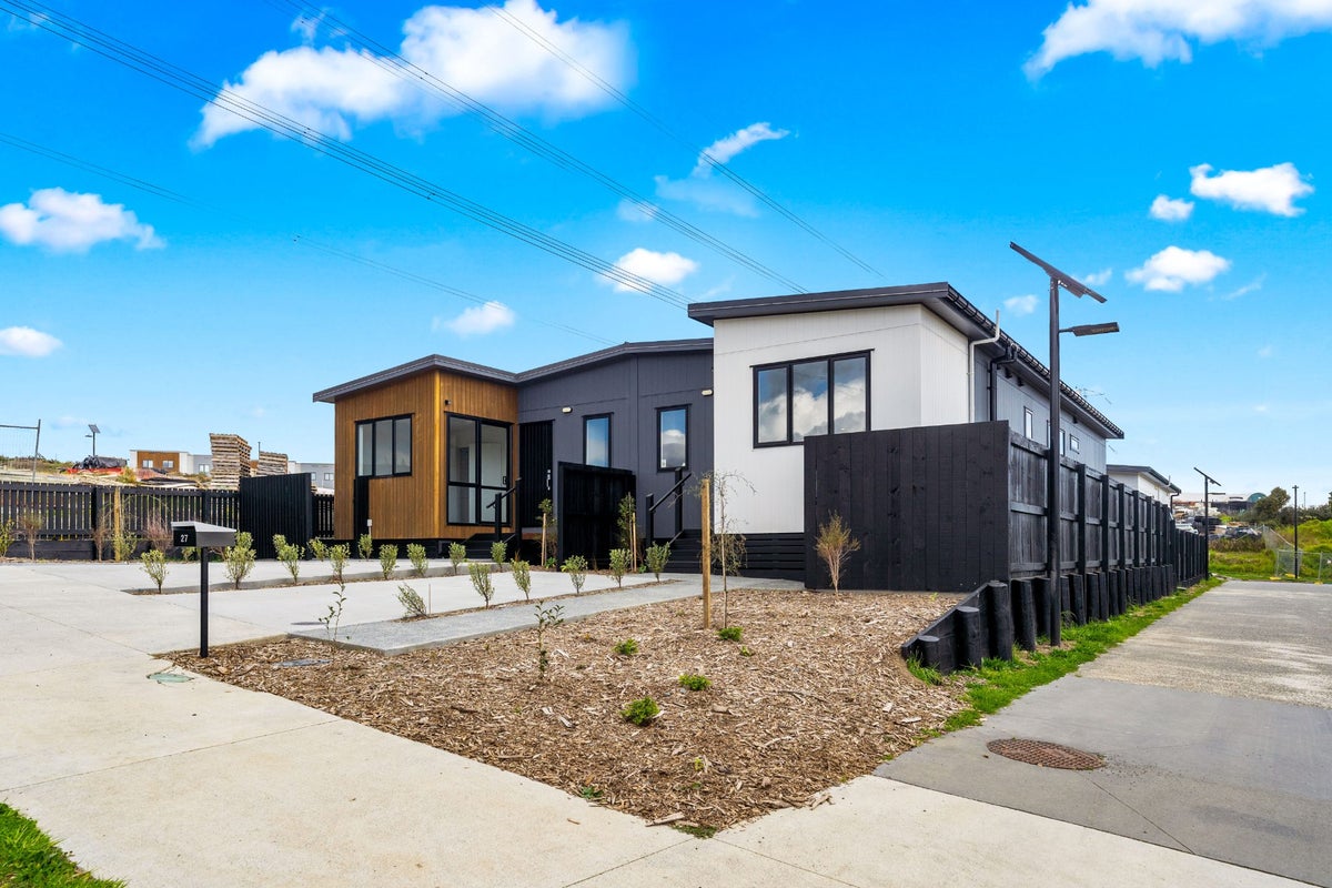 12 Tahere Road, Totara Park, Auckland - Carousel 1