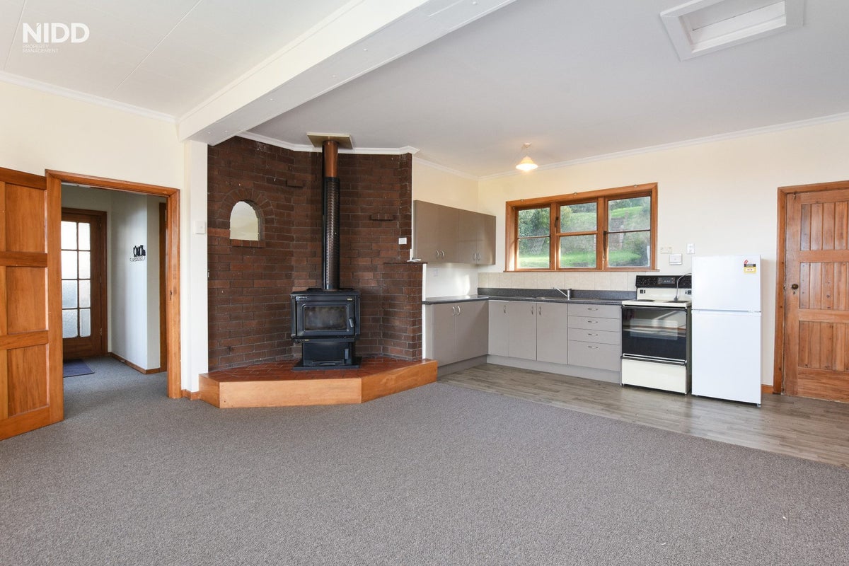 9 Prospect Bank, Wakari, Dunedin - Carousel 1