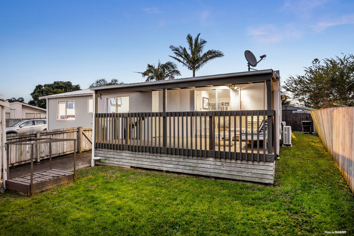25 Denarius Lane, Glendene, Waitakere City, Auckland - Carousel 2
