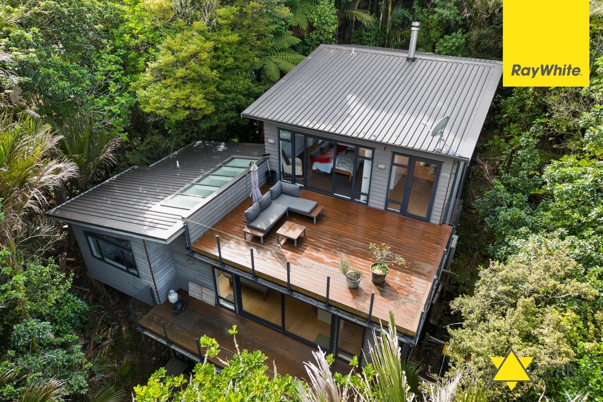 3 Aydon Road, Titirangi, Auckland - Carousel 1