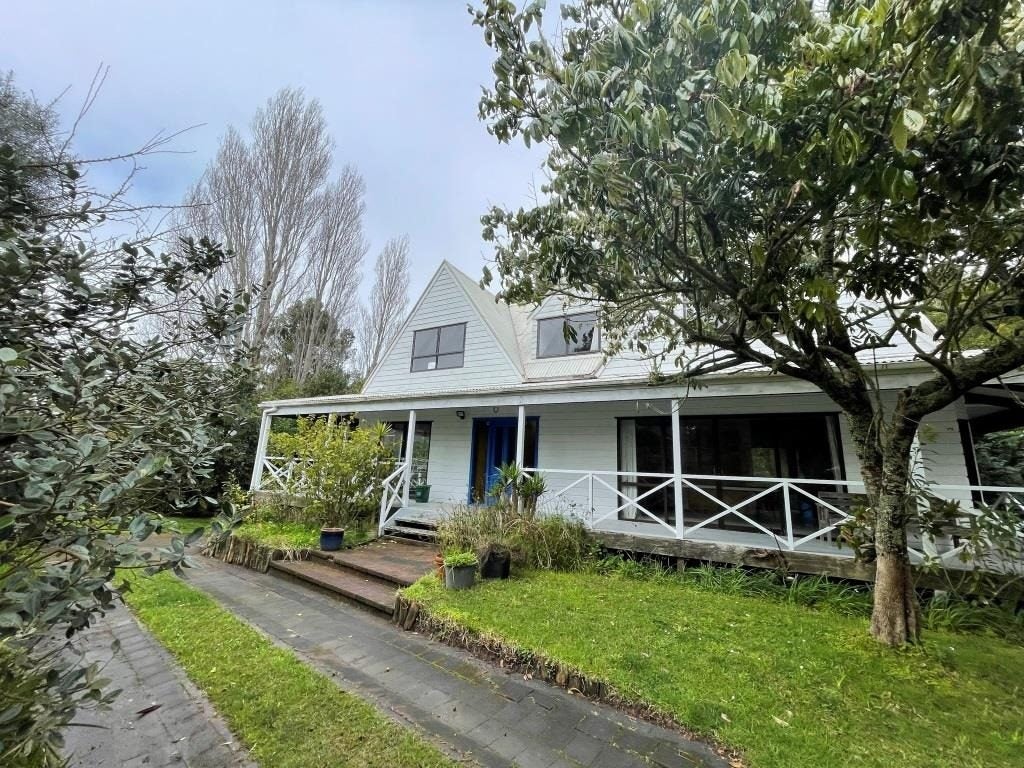 14 Channel View Road, Campbells Bay, Auckland - Carousel 1