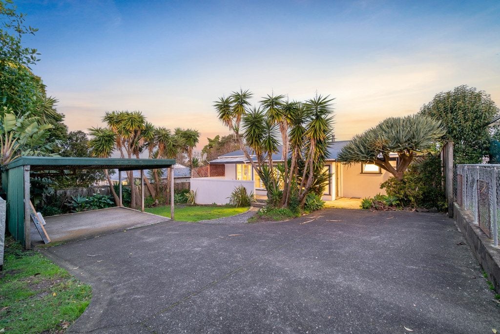 55 Eastglen Road, Glen Eden, Auckland - Carousel 1