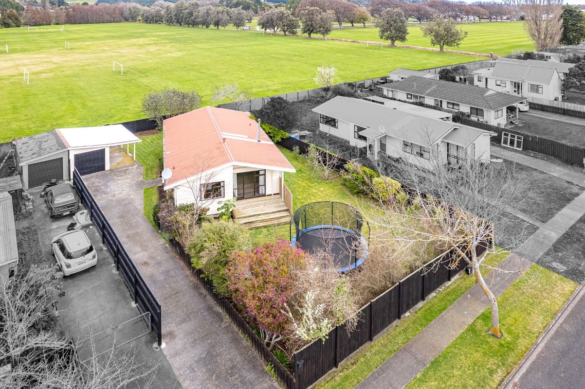 42 Wembley Place, Whanganui East, Whanganui - Carousel 1