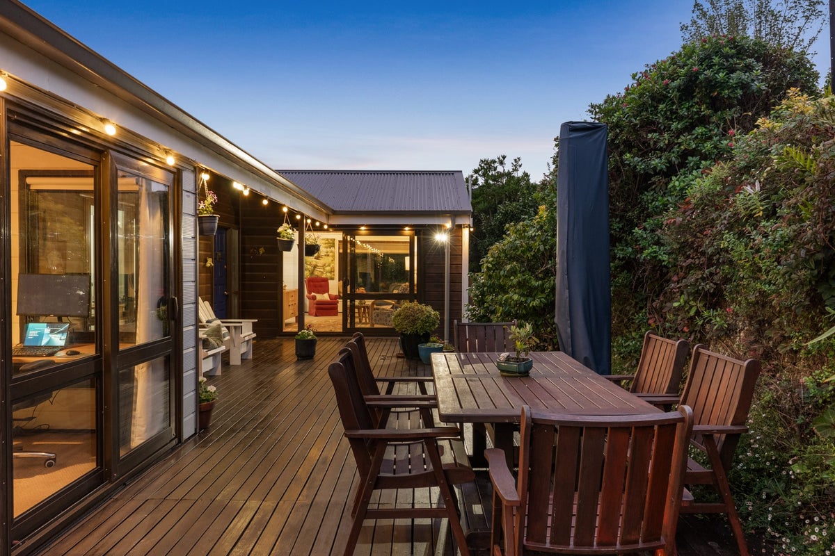 50 David Crescent, Karori, Wellington - Carousel 2