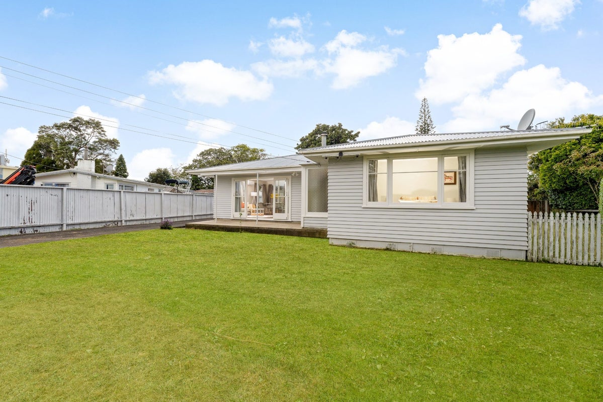 9 Abel Tasman Avenue, Henderson, Auckland - Carousel 2