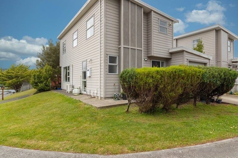 18A Franklyn Road, Tawa, Wellington - Carousel 2