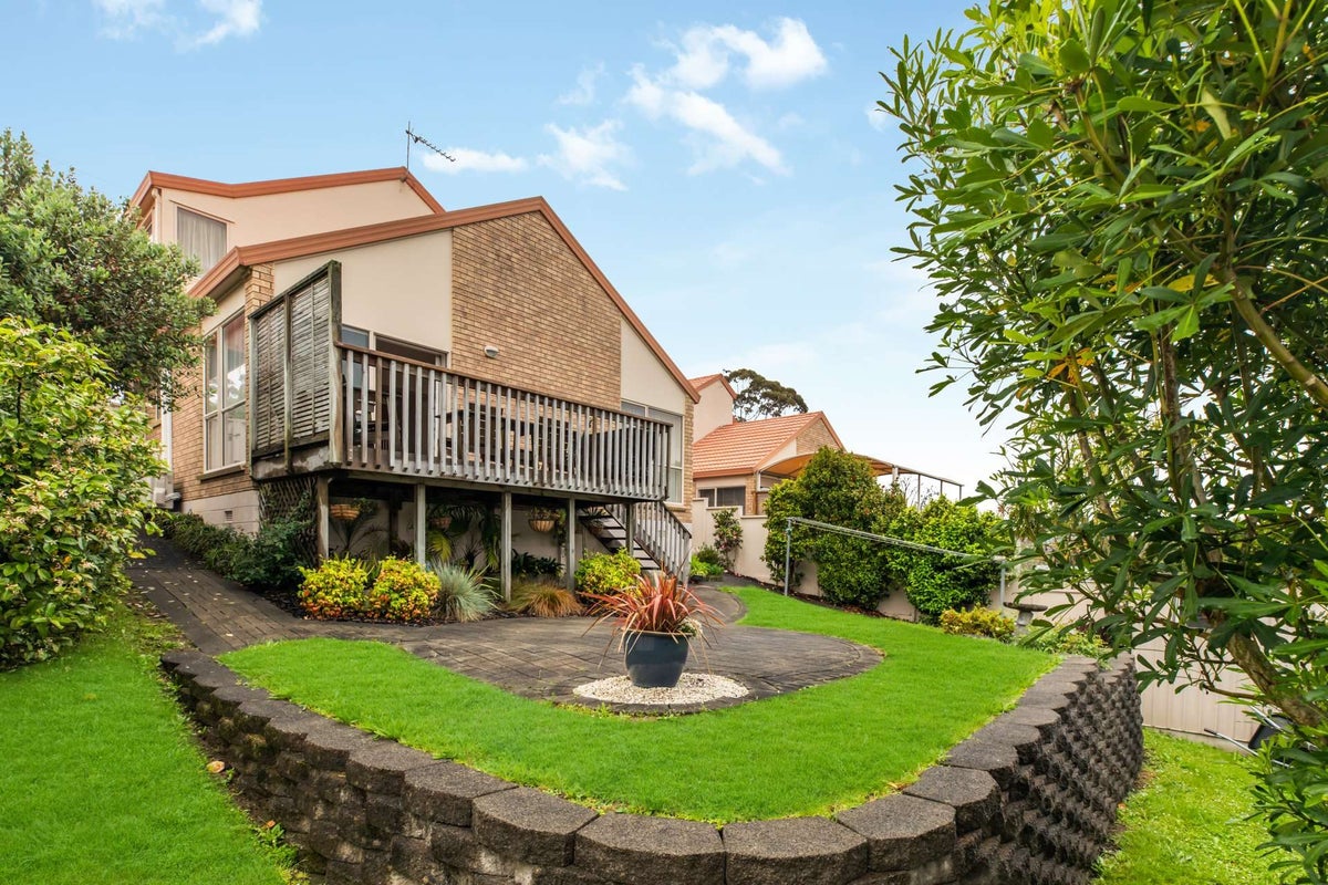 120 Awaroa Road, Sunnyvale, Auckland - Carousel 2