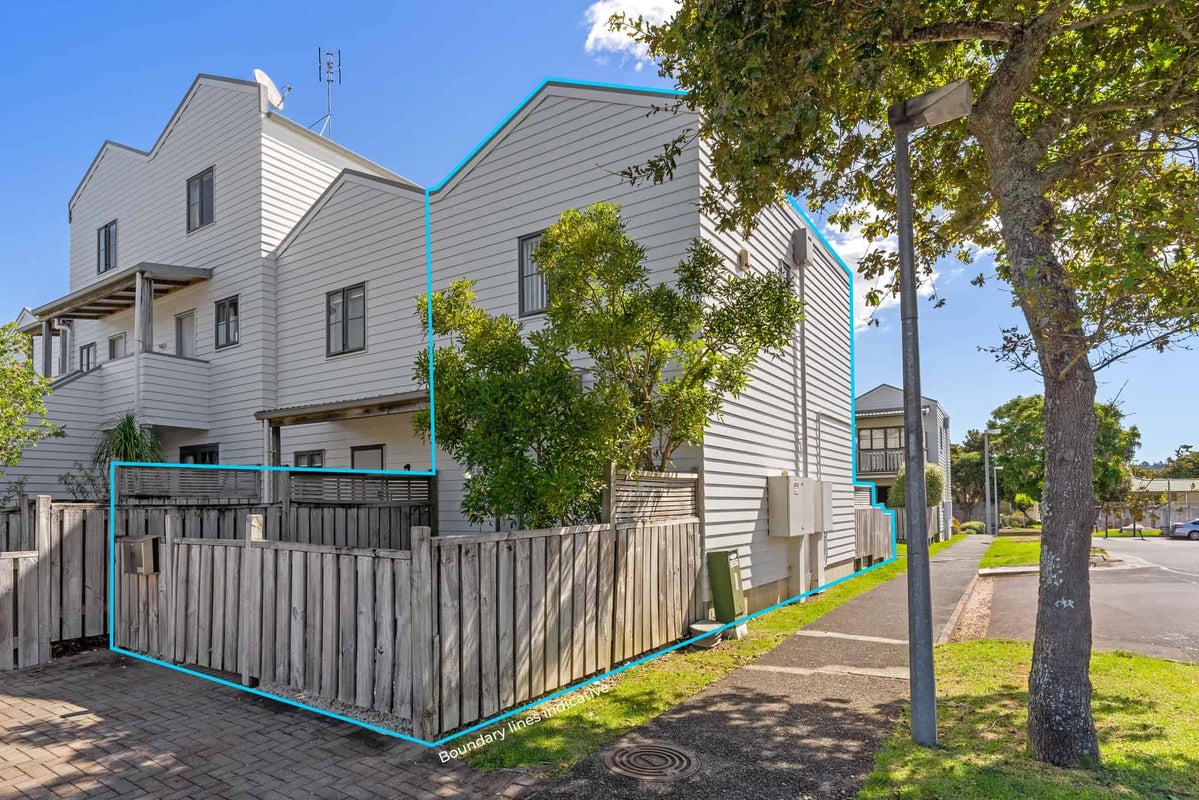 15/5 Carolina Place, Albany, Auckland - Carousel 2