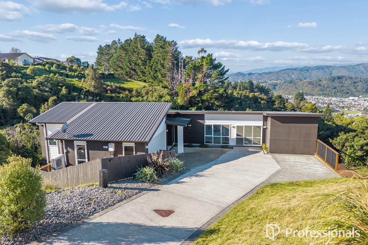 17 Lindis Lane, Kelson, Lower Hutt - Carousel 1