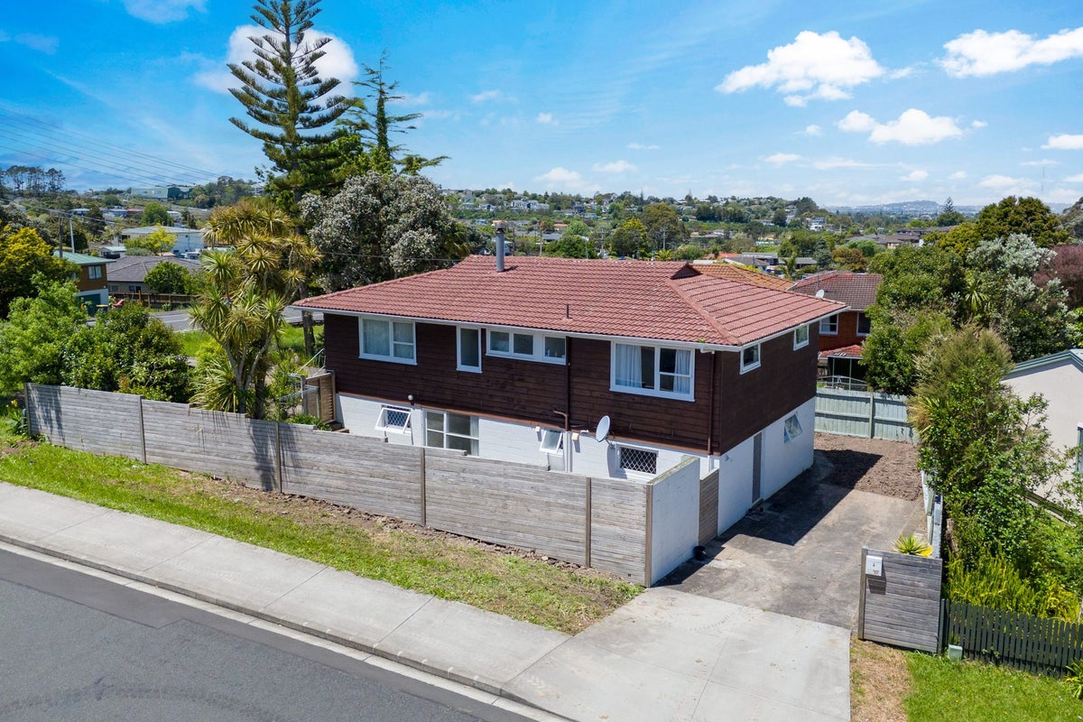 77 Triangle Road, Massey, Auckland - Carousel 1